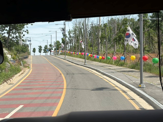 画像: エギボン平和生態公園までの道（弊社スタッフ撮影）