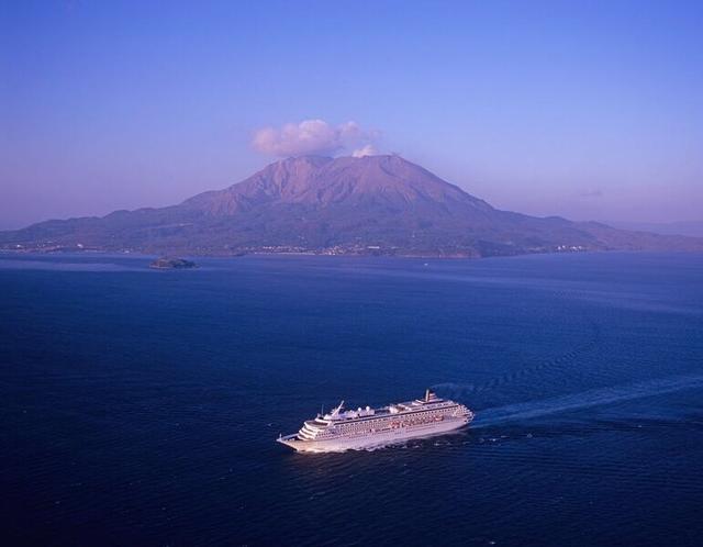 画像: 飛鳥Ⅱと桜島(イメージ)※天候によりご覧いただけない場合がございます
