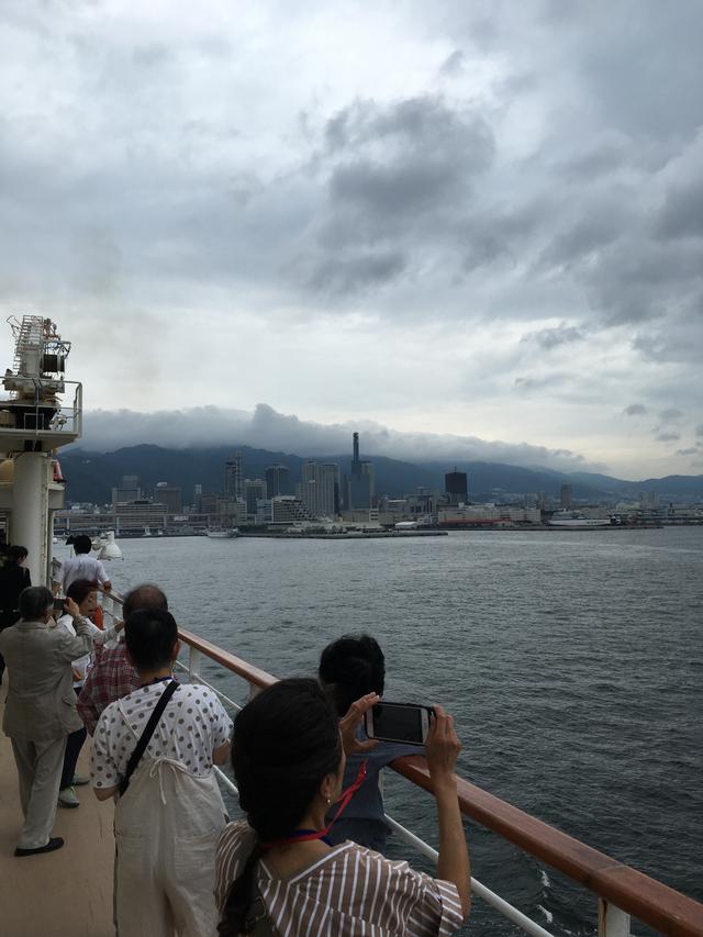 画像: 神戸港出港/丸山撮影