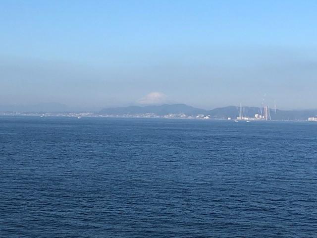 画像: 船上から眺める富士山(大脇撮影)