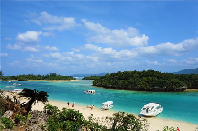 画像: 絶景の川平湾(撮影 奥田 誠様:愛知県在住)