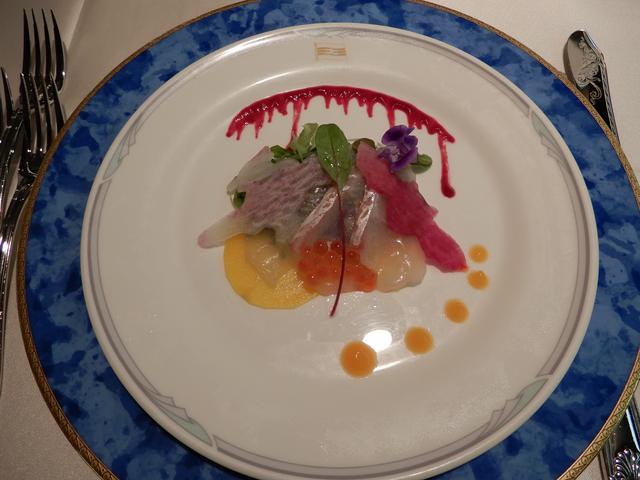 画像1: 夕食(筆者撮影)