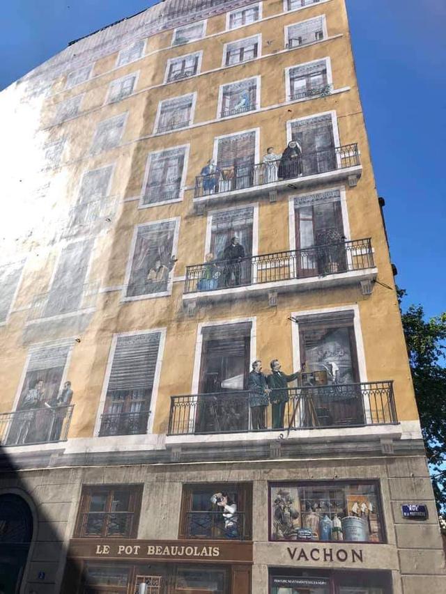 画像1: 街中で見つけただまし絵(スタッフ撮影)