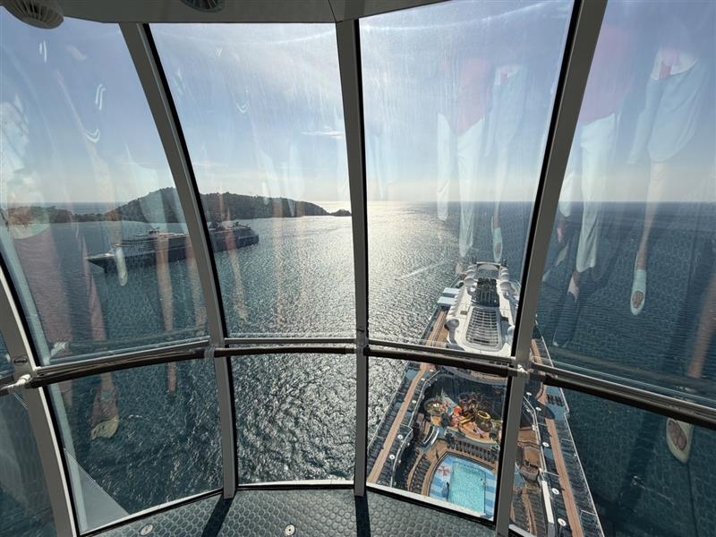 画像: ノーススター内部（イメージ／添乗員撮影）