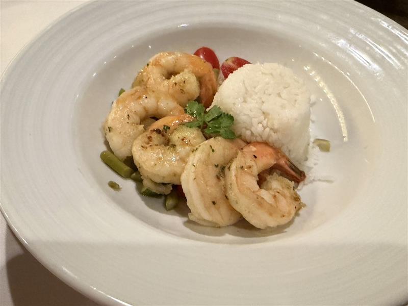 画像1: メインダイニングの食事（イメージ／添乗員撮影）