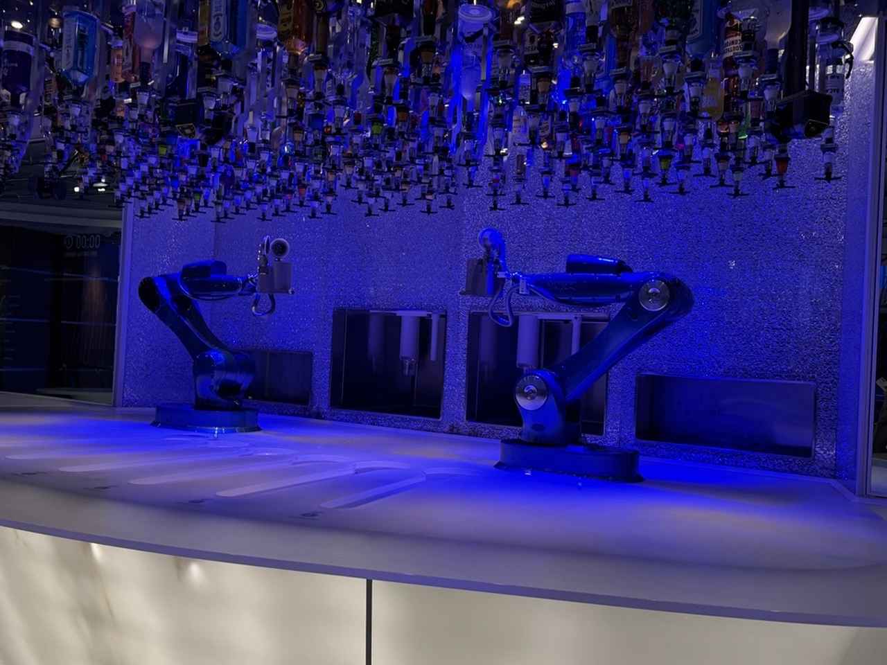 画像1: 【クルーズ】ロイヤル・カリビアンインターナショナル社の客船「オベーション・オブ・ザ・シーズ」をご紹介します