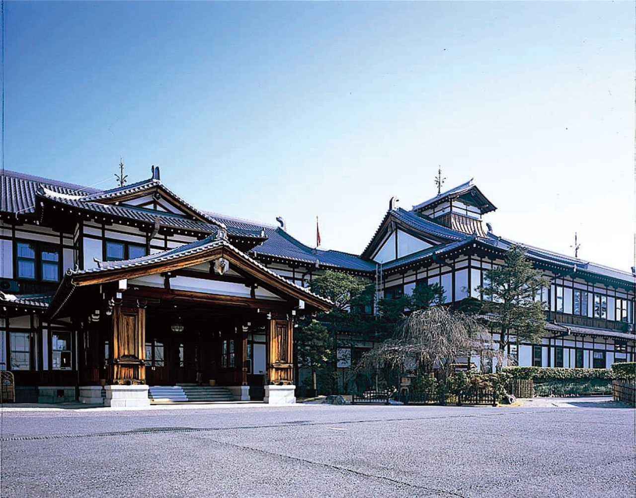 画像: 『伏見稲荷大社初詣と富士を望む駿河湾クルーズ　三井オーシャンサクラと時を重ねた美のクラシックホテル「奈良ホテル」 ５日間』＜プレミアムステージ＞2027年1月4日(月)出発｜クラブツーリズム