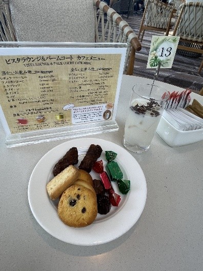 画像: パームコート 軽食(添乗員撮影)