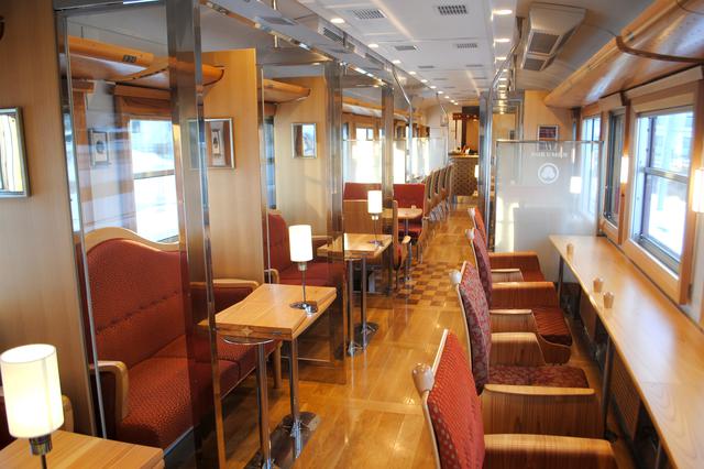画像: 2号車の車内