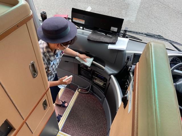 画像: 消毒の様子(イメージ/添乗員撮影)