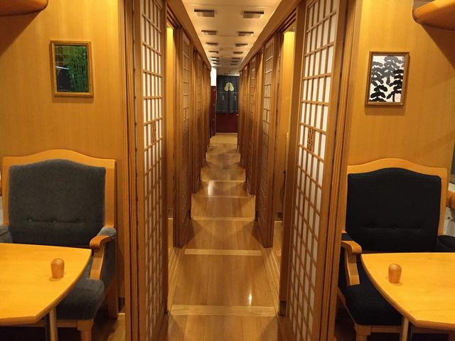 画像: ゆっくりと景色と食を堪能できる車内(イメージ)