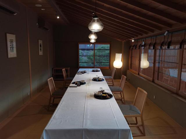 画像: あらや滔々庵のお食事会場(弊社添乗員撮影)