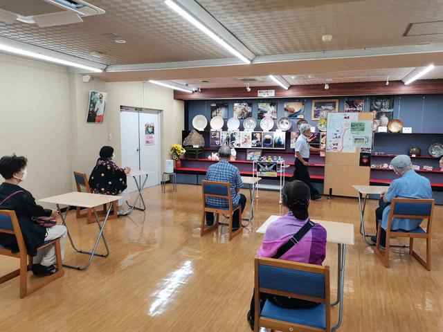 画像: 九谷焼専門店「九谷満月」(弊社添乗員撮影)
