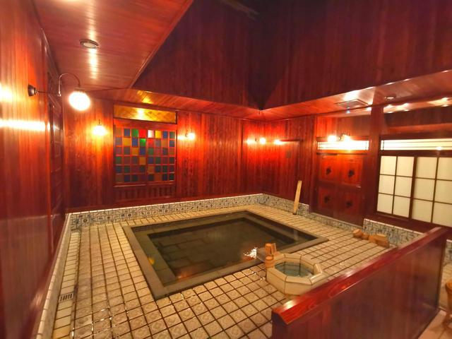 画像: 明治の総湯を再現した古総湯(弊社添乗員撮影)