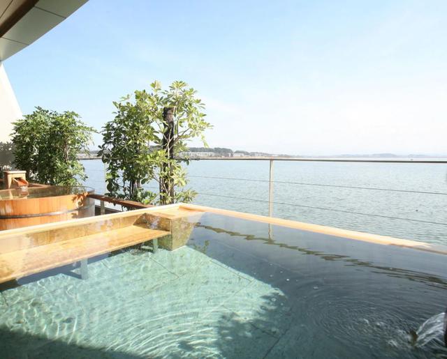 画像: 大浴場・たまゆらの湯からの眺め(ホテル提供)