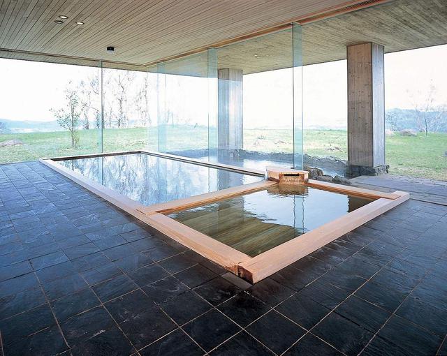 画像: 数寄屋造りの浴場「山泉」 (イメージ/画像提供:ザ・ウィンザーホテル洞爺)