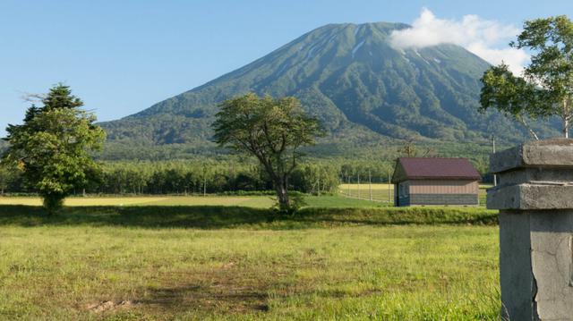 画像: 羊蹄山を望む俱知安町の風景(俱知安町観光案内所公式サイトより) www.niseko.co.jp
