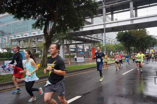 画像8: 【地球を走ろう】リピーター多数!走りやすい高速コース
台北マラソンツアー 大会レポート