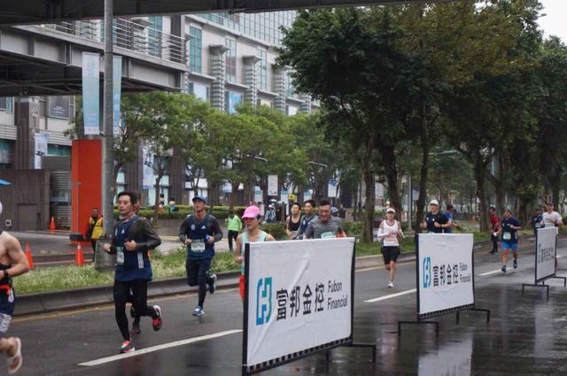 画像7: 【地球を走ろう】リピーター多数!走りやすい高速コース
台北マラソンツアー 大会レポート