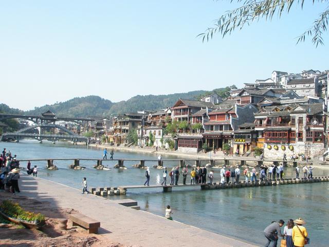 画像: 鳳凰古城観光 跳石