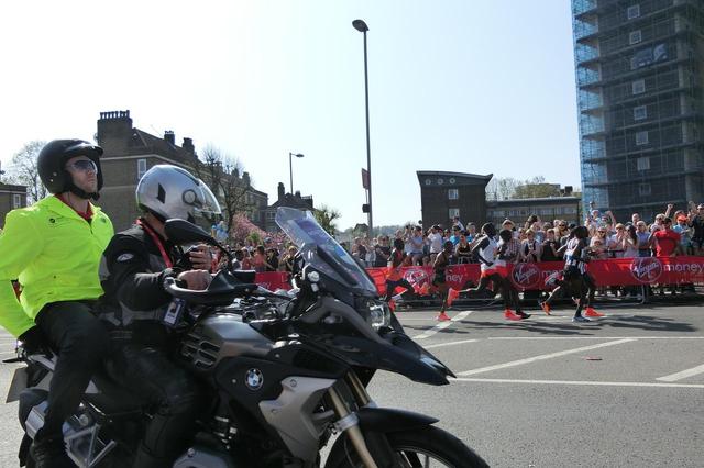 画像2: ランナーを見送ったら、応援隊は約10km地点の応援スポットへ!