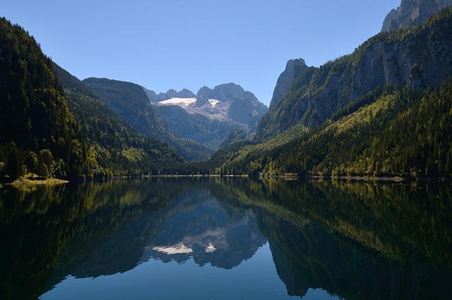 画像: ゴーザウ湖とダッハシュタイン山塊