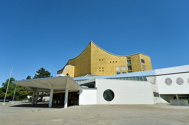 画像: ベルリン・フィルの拠点ホール フィルハーモニーは「近代的」