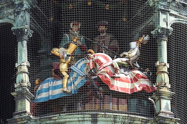 画像: 馬上試合でバイエルンの騎士が槍を突く