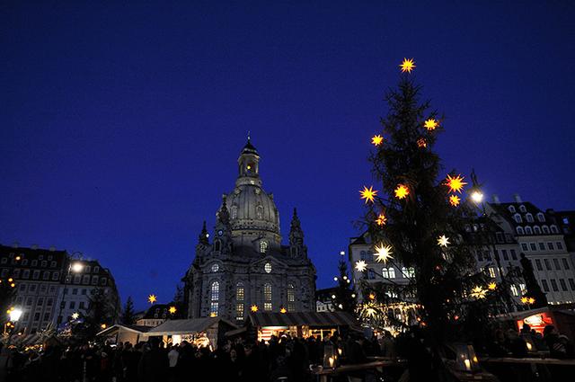画像: クリスマス時期のドレスデンのシンボル聖母教会