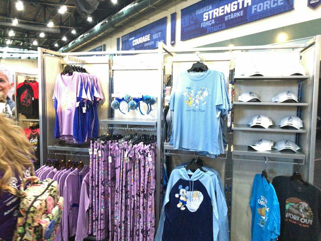 画像: 会場限定のランニングウェアやグッズも充実しています