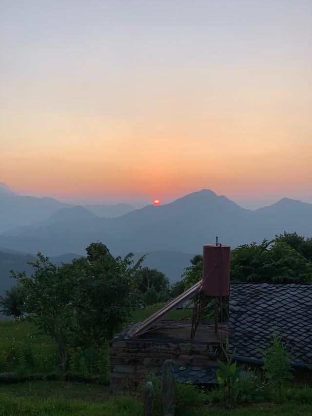 画像: <ゴルカ夕日/スタッフ田村撮影>