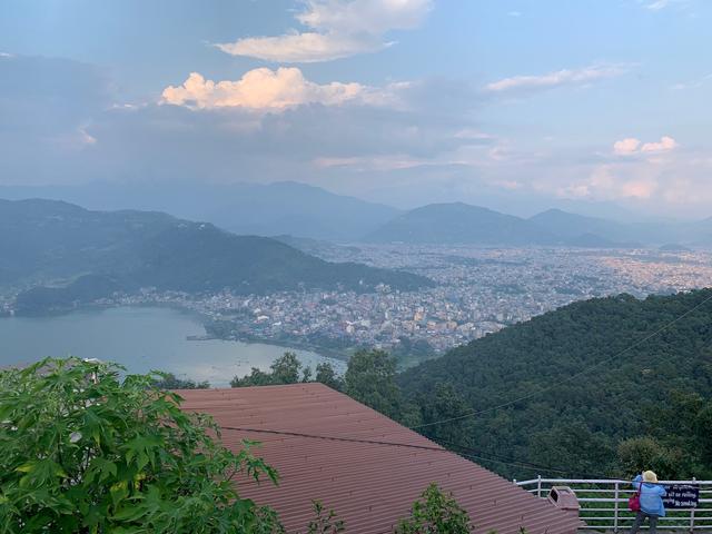 画像: <ポカラ市内一望/スタッフ田村撮影>