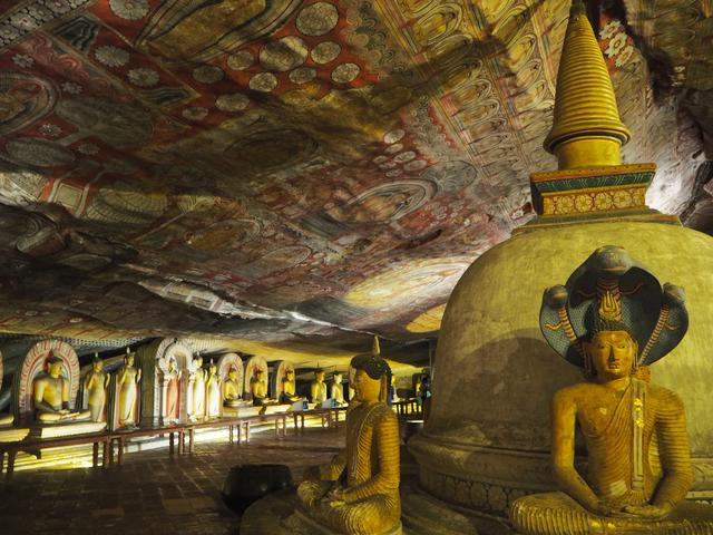 画像: ダンブッラ石窟寺院(スタッフ撮影)