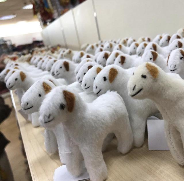 画像: フェルトでできた羊のぬいぐるみ(イメージ)/スタッフ撮影