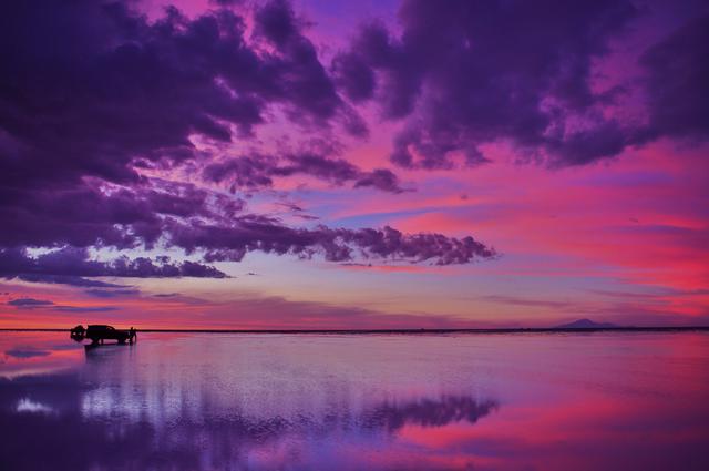 画像: 夕刻のウユニ塩湖(筆者撮影)