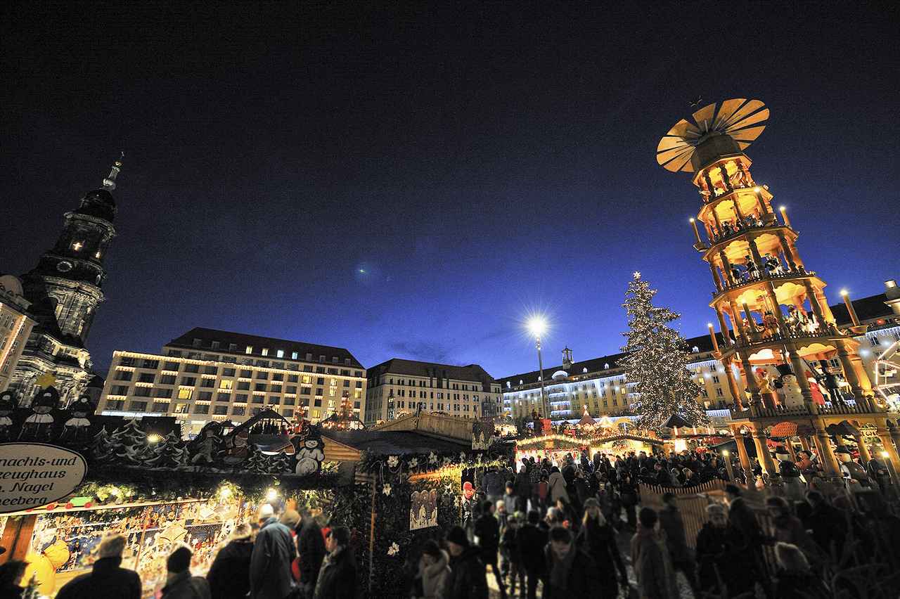 画像: 巨大なクリスマス・ピラミッド（提供/山本直幸）