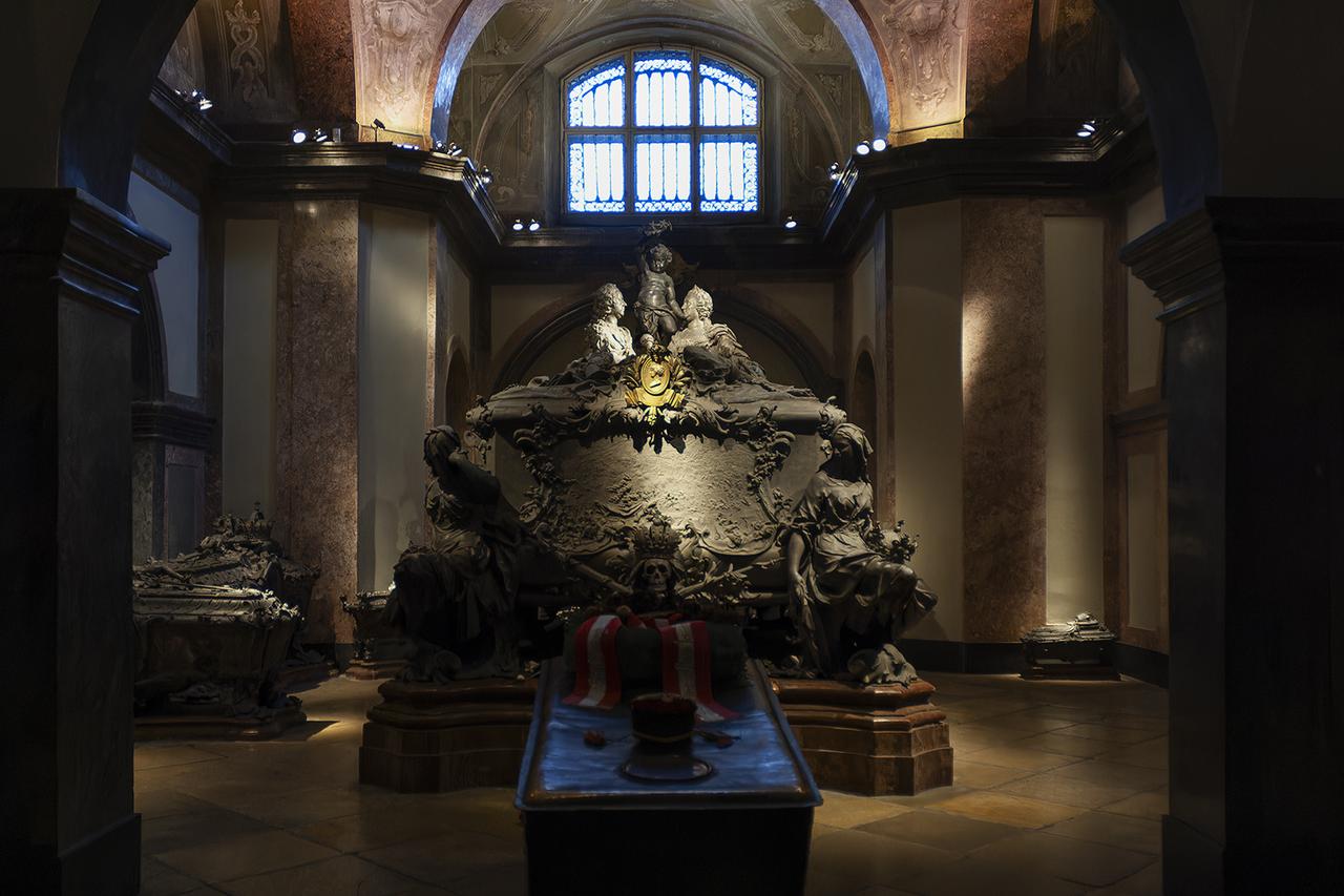 画像: マリア・テレジア夫妻の霊廟