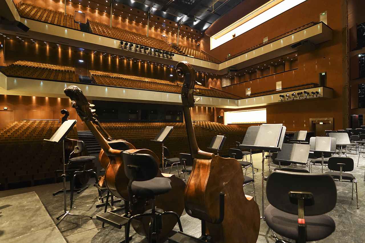 画像: 祝祭劇場内部