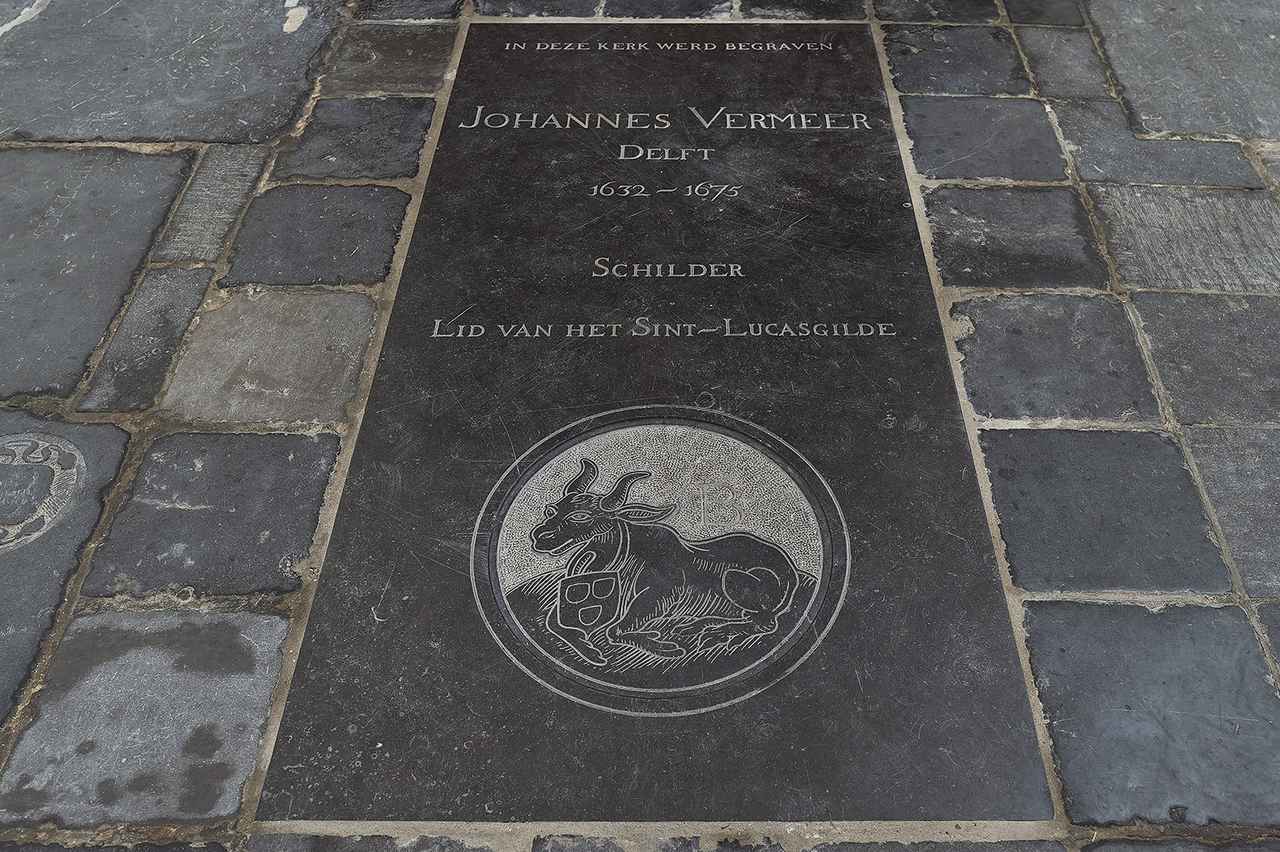 画像: 旧教会内にある２つの銘板