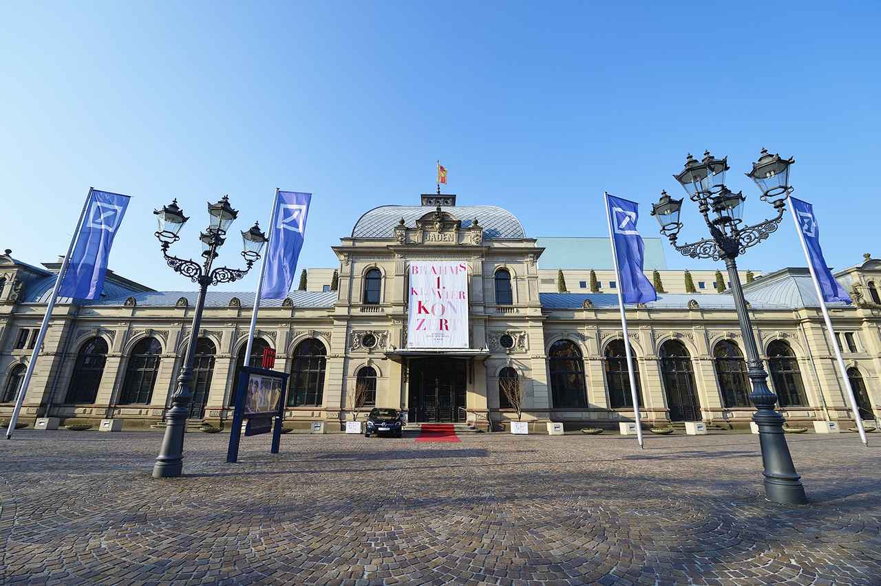 画像: 旧駅舎を再利用したバーデンバーデン祝祭劇場正面