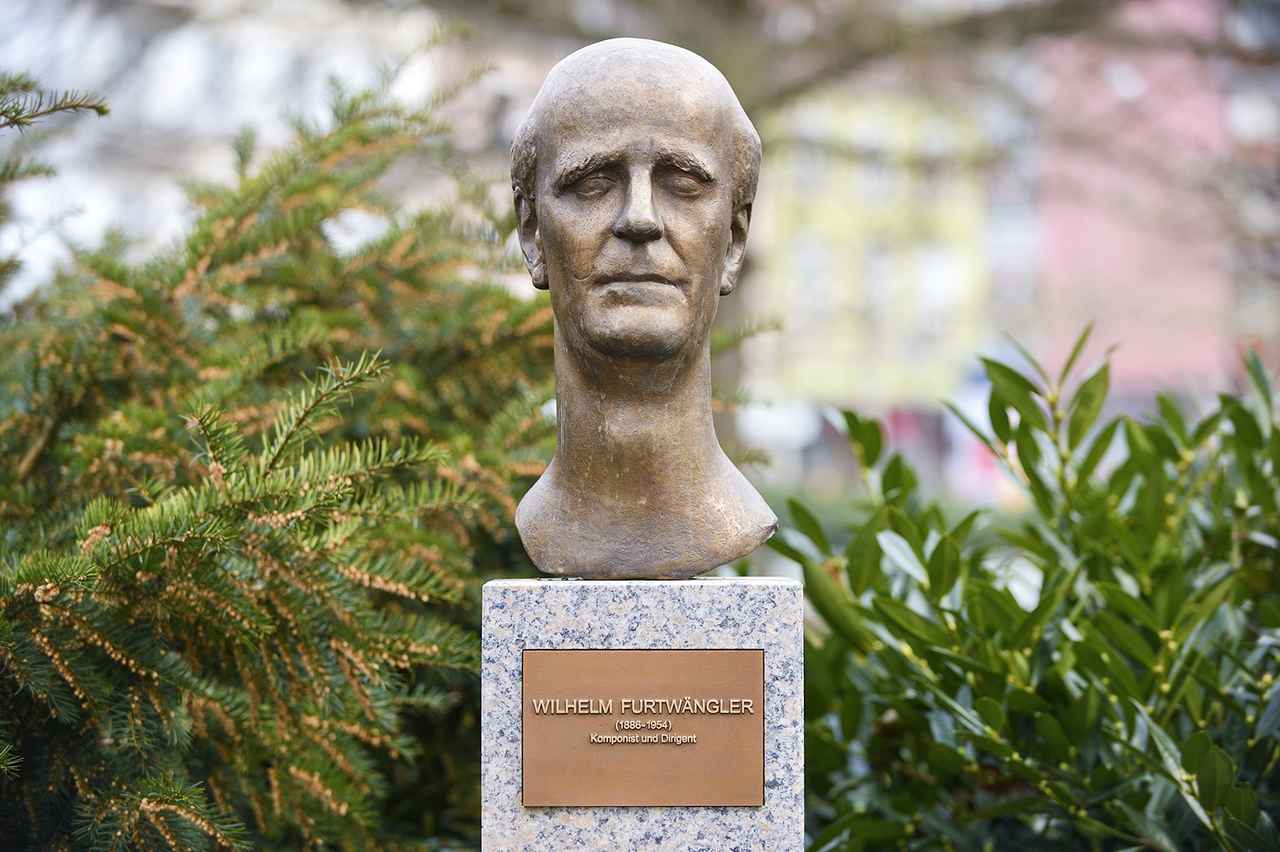 画像: フルトヴェングラーの胸像
