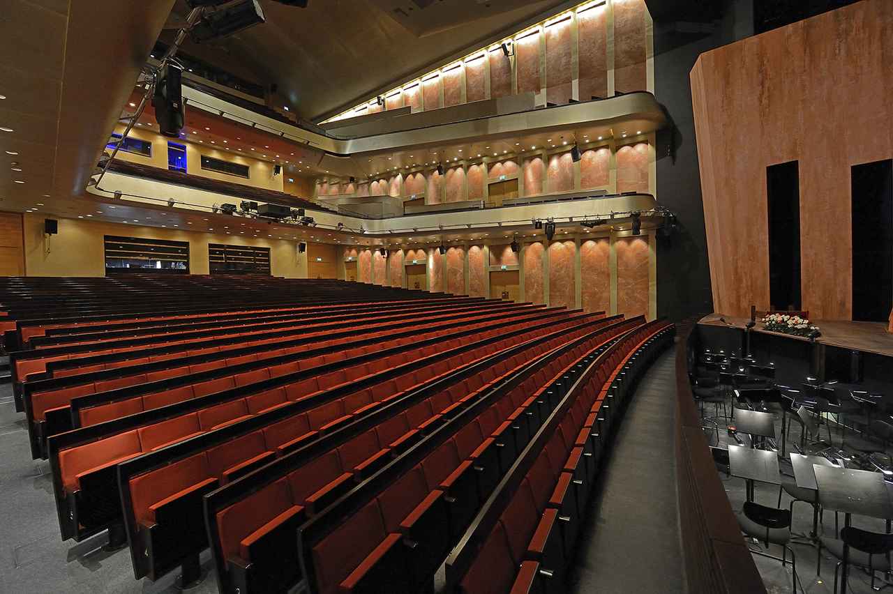 画像: モーツァルト劇場内部