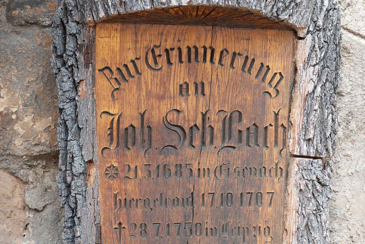 画像: 木製の結婚記念プレート