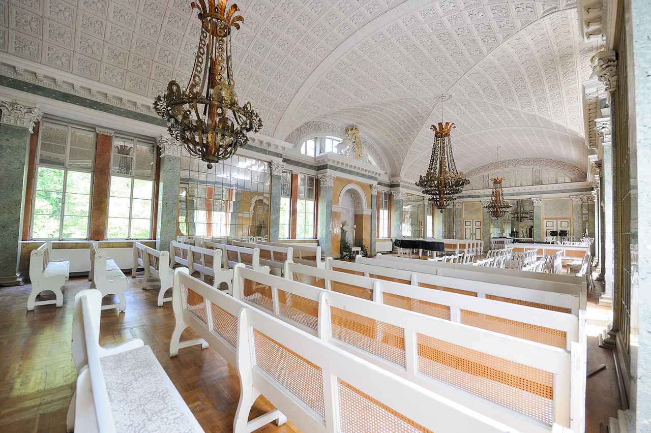 画像: 宮廷楽長バッハの活躍の場だったケーテン城内の「鏡の間」