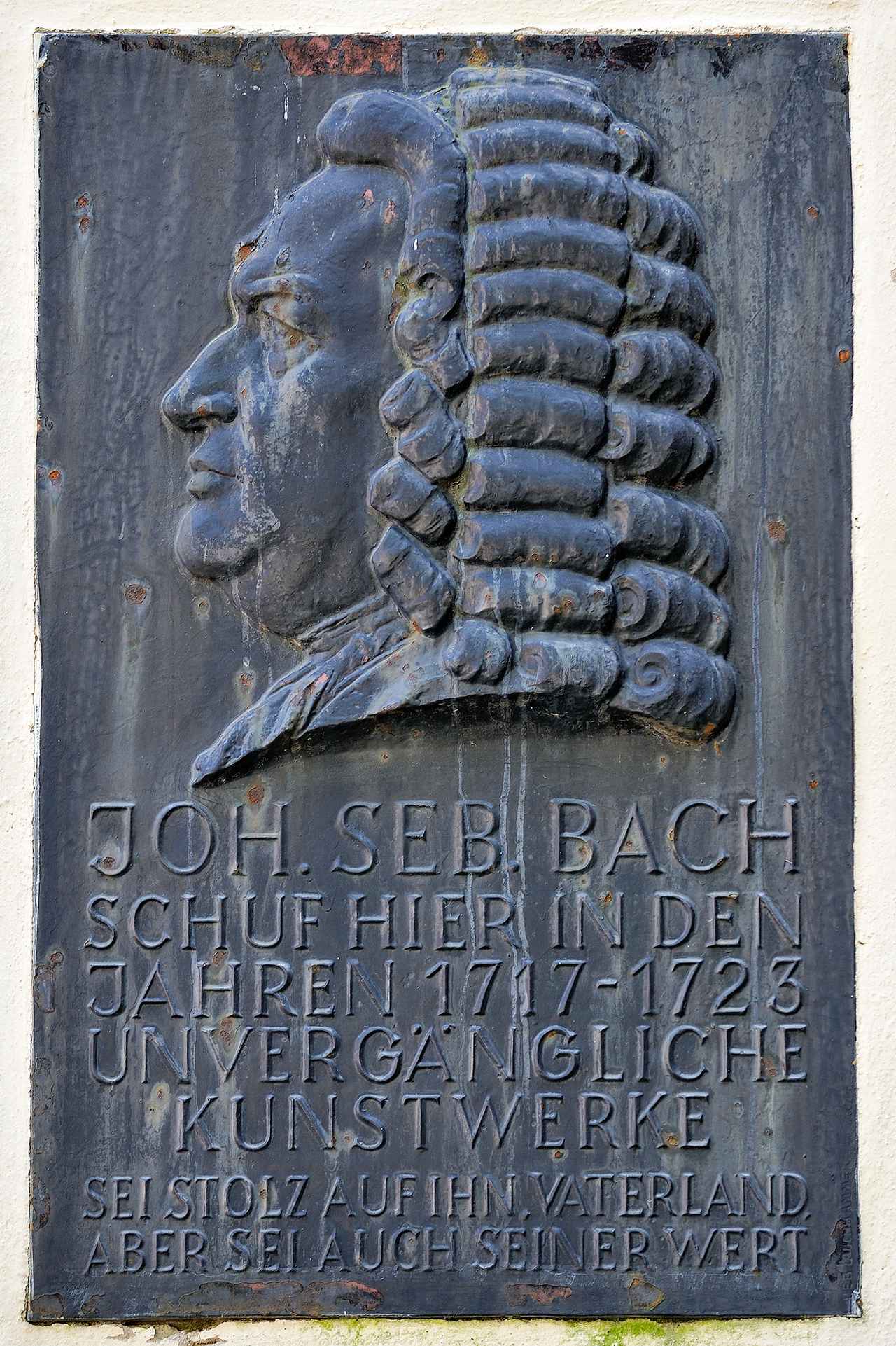 画像: ケーテン城の外壁にあるバッハの記念銘板