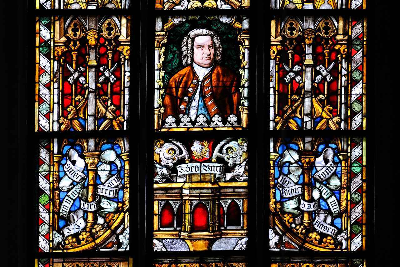画像: 教会内にあるバッハのステンドグラス