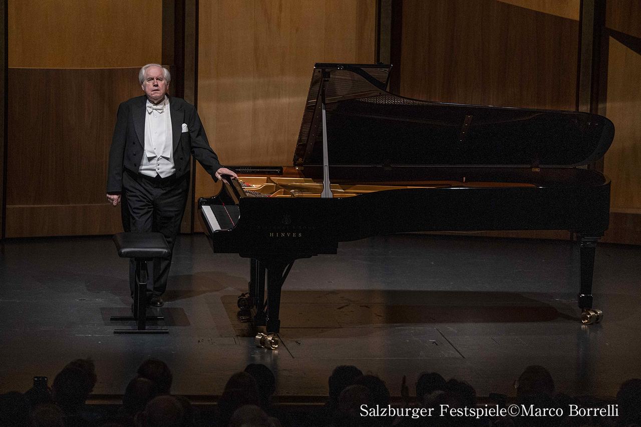 画像: 祝祭大劇場で喝采を浴びる巨匠ソコロフ