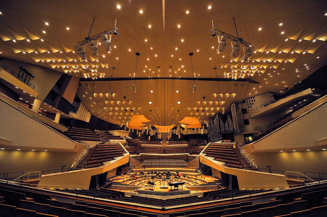 画像: ベルリン・フィルハーモニー内部（提供/2点ともに山本直幸）