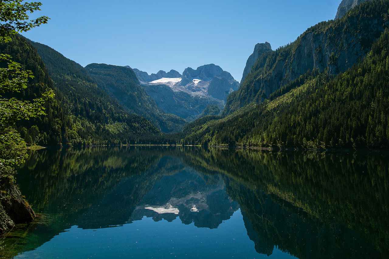 画像: ゴーサウ湖に映るダッハシュタイン