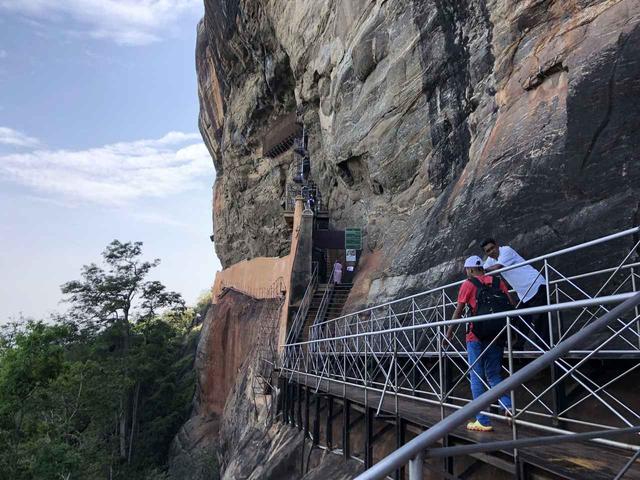 画像: 世界遺産シギリヤ・ロック/頂上までの道のりは一方通行 途中で引き返せませんのでご注意を!(イメージ)
